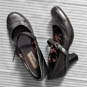 Solanz Rory Mary Jane shoes Size 8 pewter